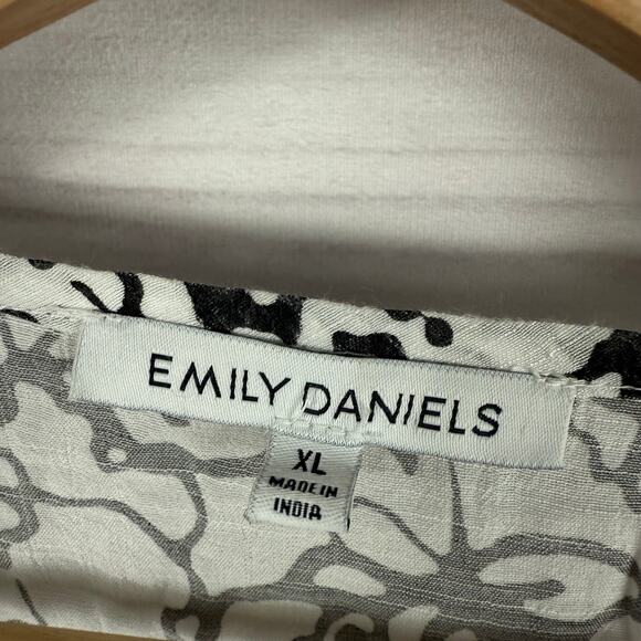 Emily Daniels Floral White Black Tie Knot Flutter Sleeve Top Size XL - Picture 3 of 8